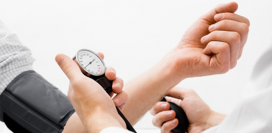 Bei Bluthochdruck zum Arzttermin