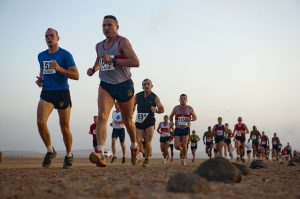 Joggen im Sommer und in der Hitze beim Marathon